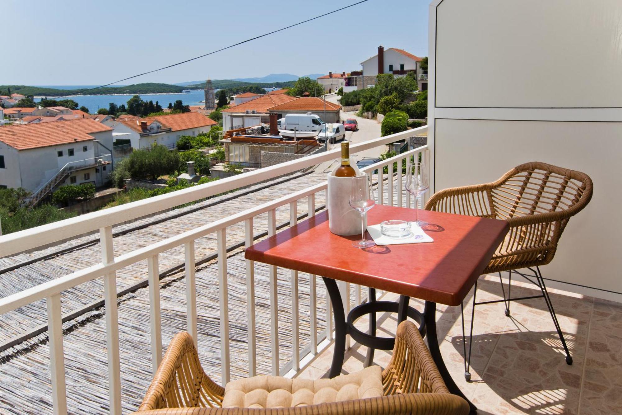 Luka'S Lodge Guesthouse & Hostel Hvar Town Exteriör bild
