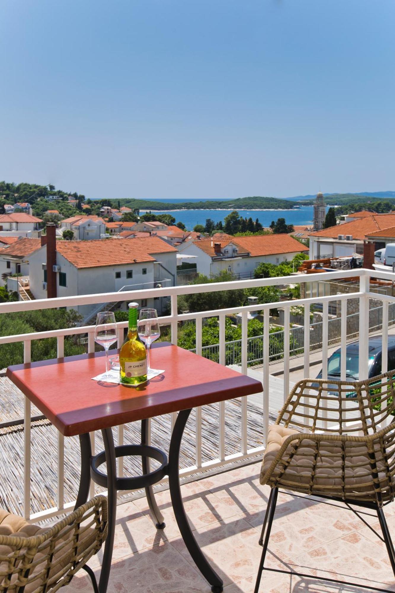 Luka'S Lodge Guesthouse & Hostel Hvar Town Exteriör bild